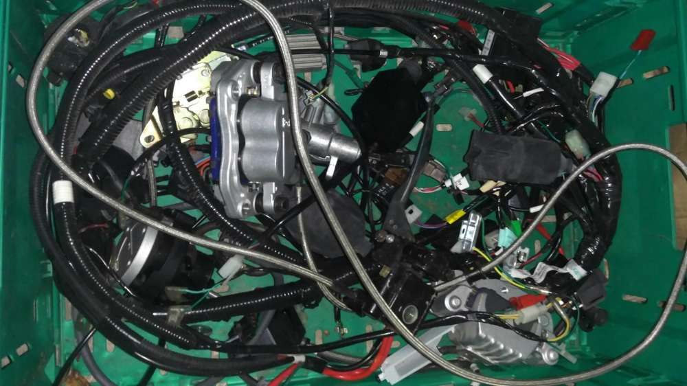 Peças usadas sym gts acidentada e PCX