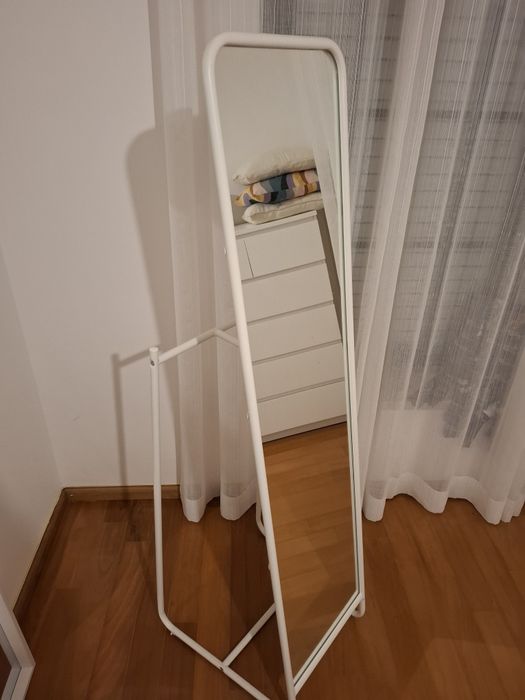 Espelho de pé branco com cabide, muito bom estado