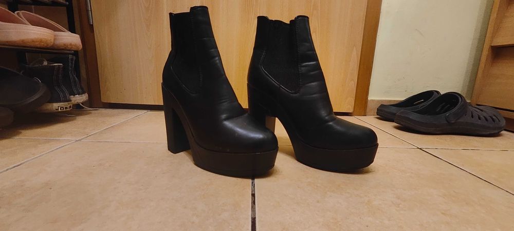 Buty damskie botki w rozmiarze 39