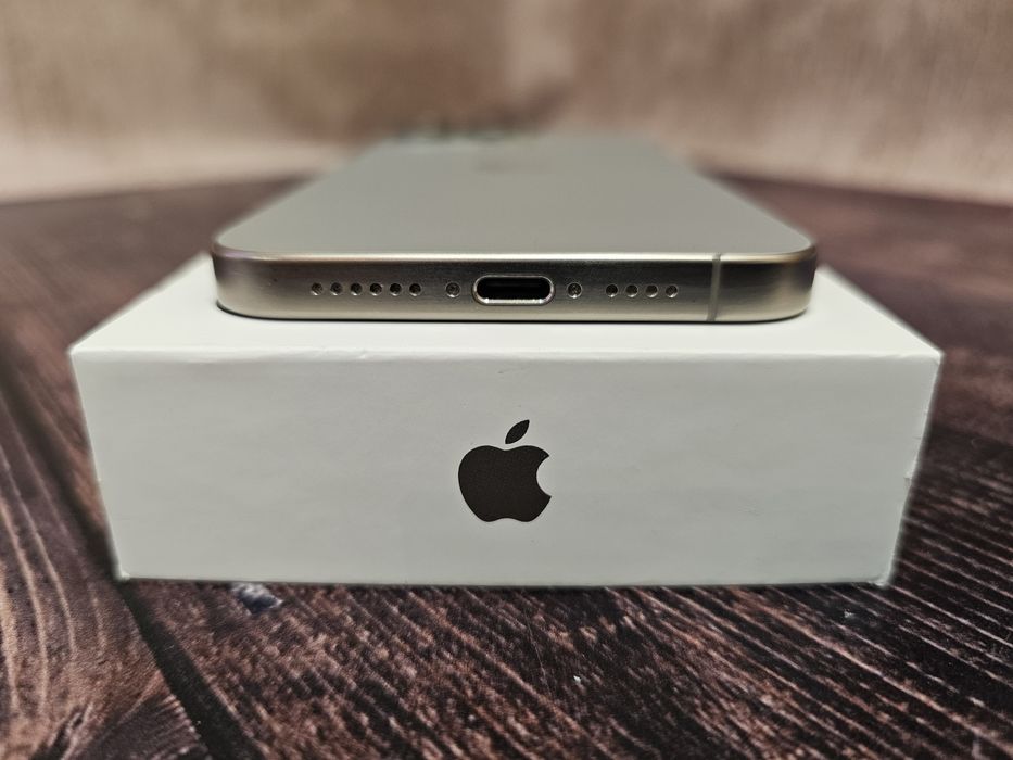 Смартфон Apple iPhone 15 Pro Max 256Gb Natural Titanium 90% гарантія