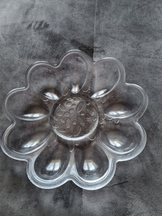 Szklany talerz na jajka