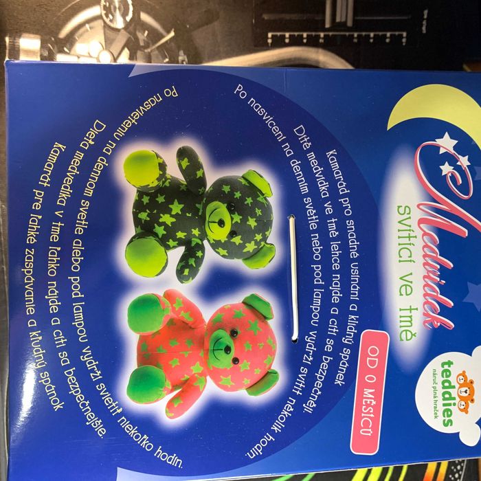 Плюшевий  ведмідь Тедді світиться у темряві