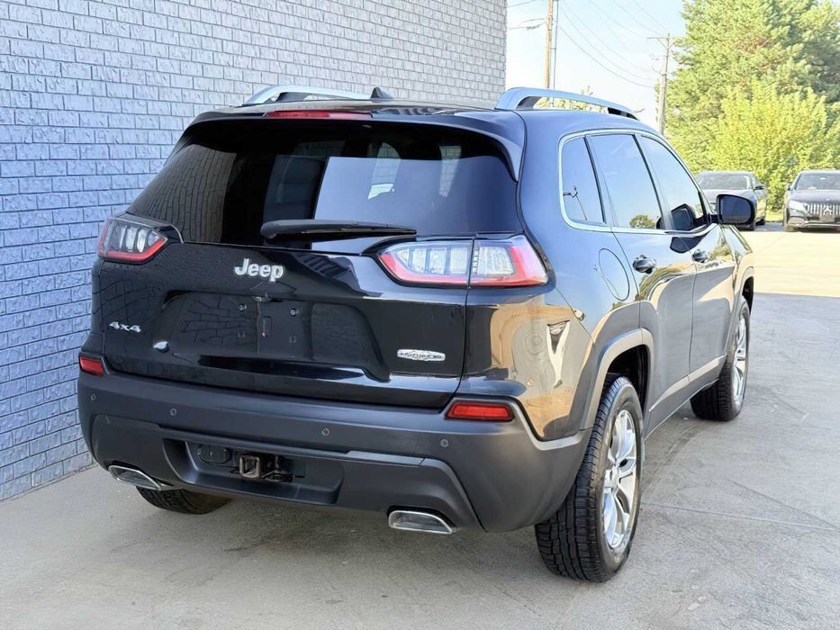 Jeep Cherokee      2021