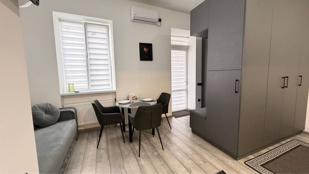 Світло є, безперебійне  живлення. Оренда, подобово. Центр.