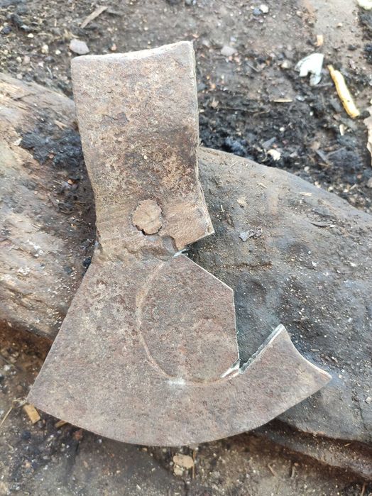 Сокира під відновлення