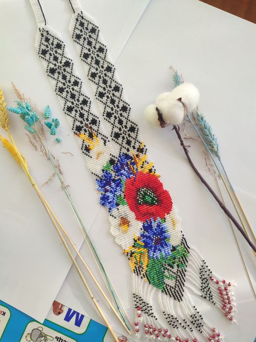 Вишуканий гердан ручної роботи