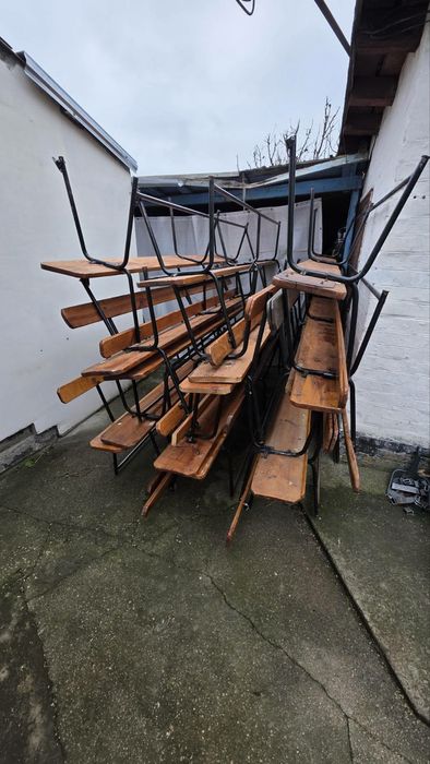 Лавки дерев'яні.