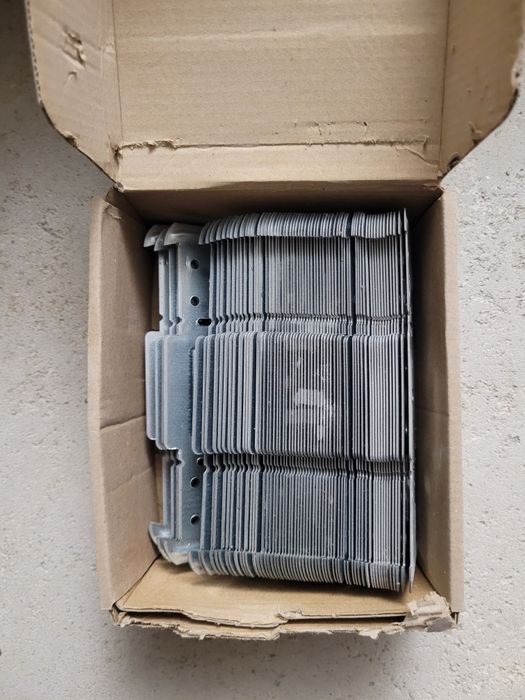 Pozostałość po budowie wieszaki, Łączniki, Kołki, płyty gk