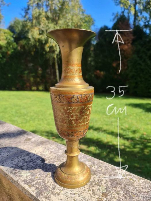 Jarra  marroquina em bronze, pintado e gravado  à mão.