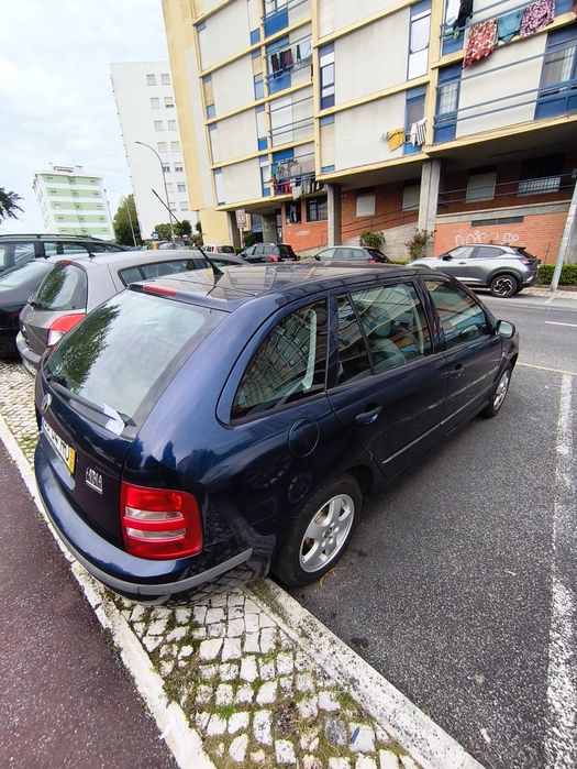 Vendo Skoda Fabia 1.4 a gasolina, do ano 2001. Inspeção válida ate 2027.