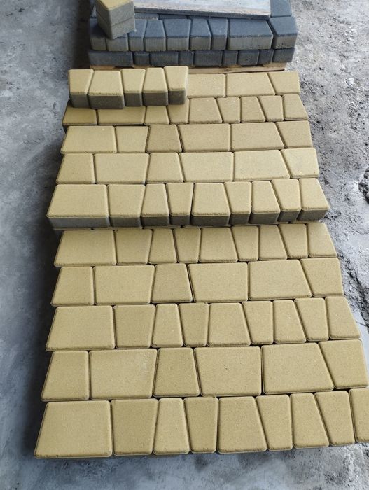 Продам бруківку з доставкою.