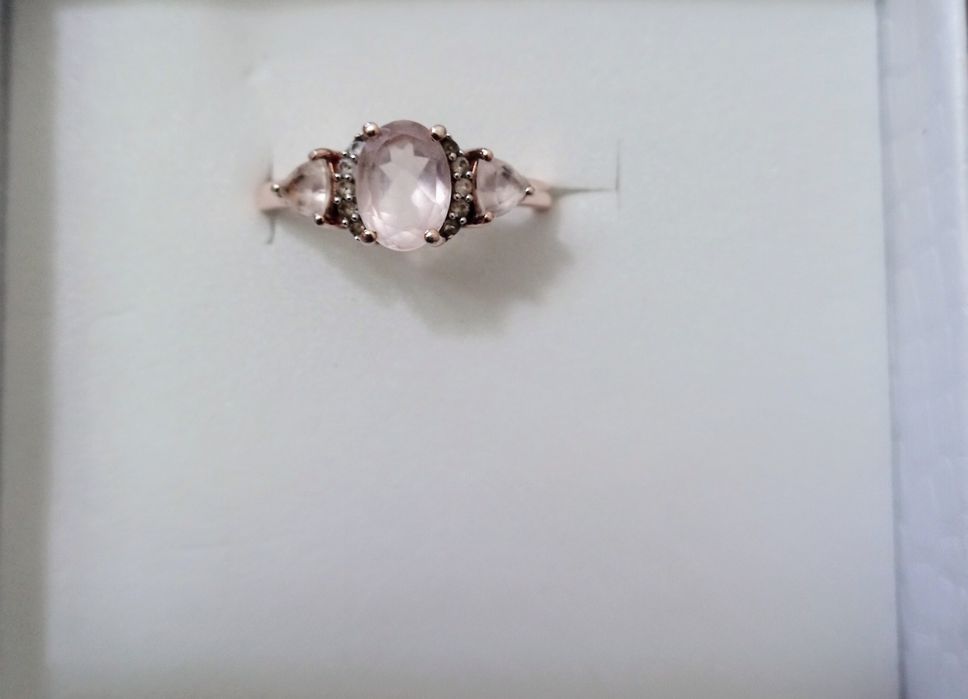 Anel de prata banhado a ouro rosa com quartzo rosa