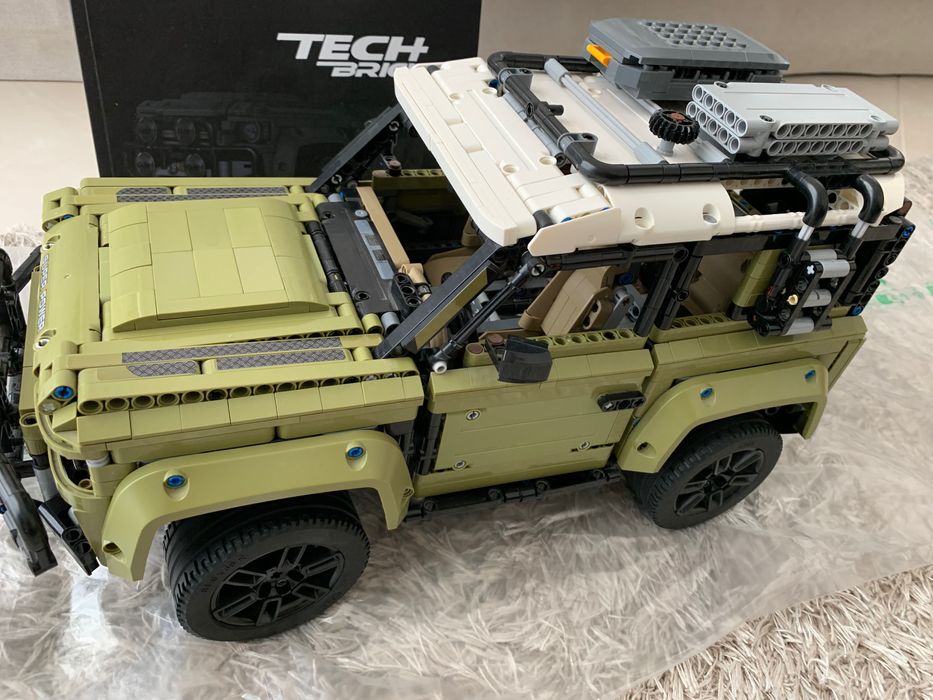 “ Land Rover Defender” Set já montado 75€.