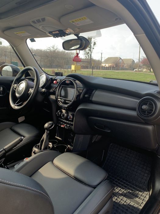 Продам машину Mini Cooper