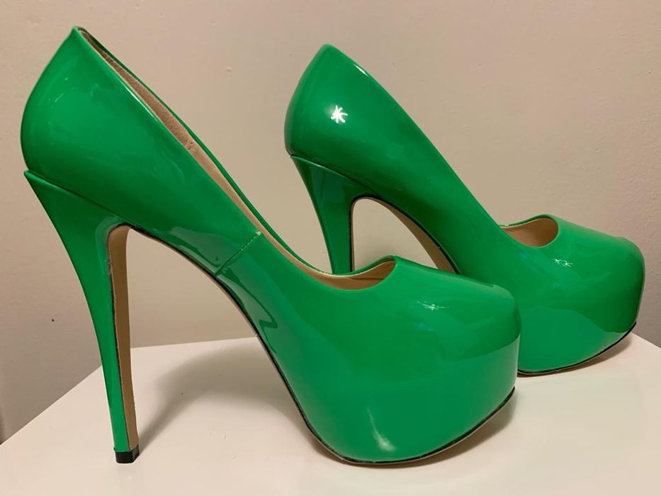 HIT. Szpilki eleganckie zielone lakierowane na platformie rozmiar 40