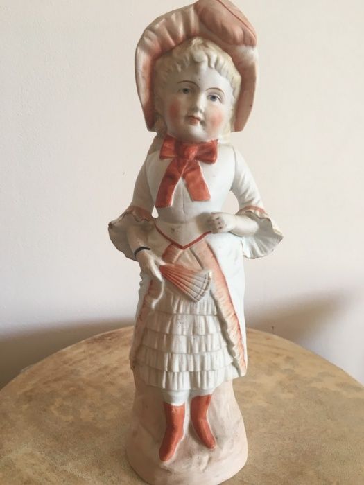 Статуэтка фарфоровая из Европы