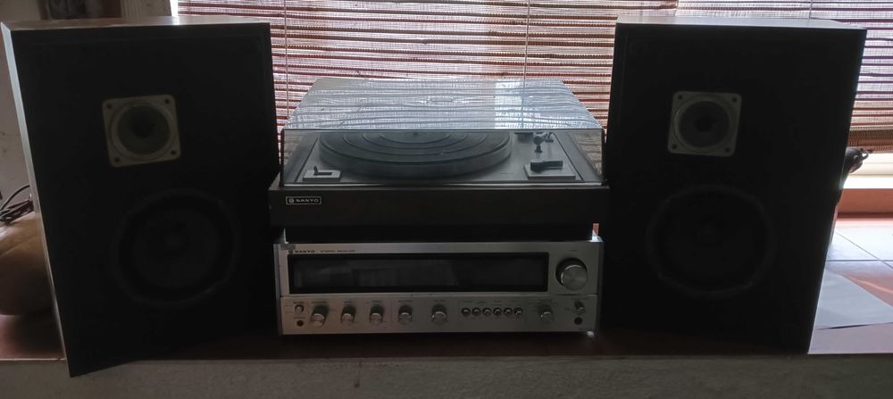Gira-discos Sanyo TP 625, aparelhagem Sanyo dcx 4000L