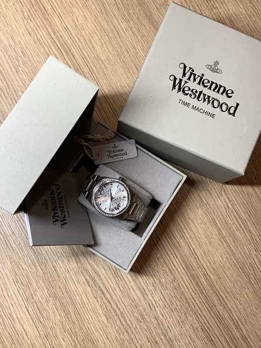 Новий годинник Vivienne Westwood