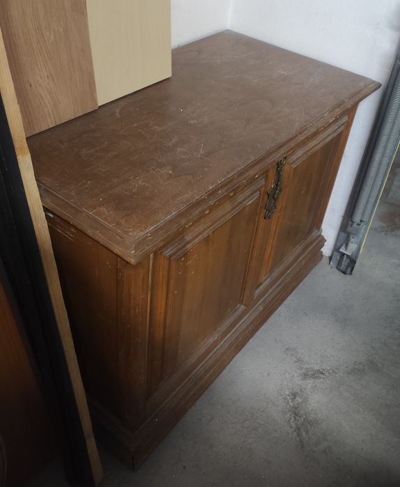 Arca de madeira para restauro