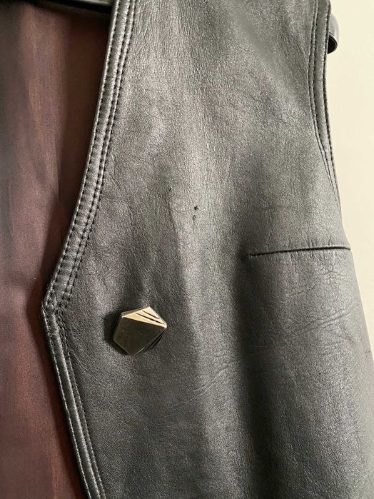 Colete em couro preto