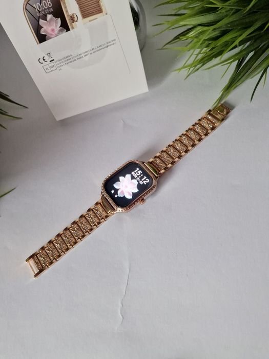 Smartwatch złoty, piękny komplet