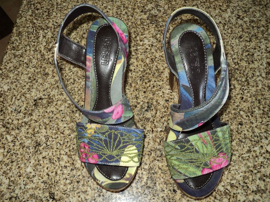 Vendo Sandálias Parah