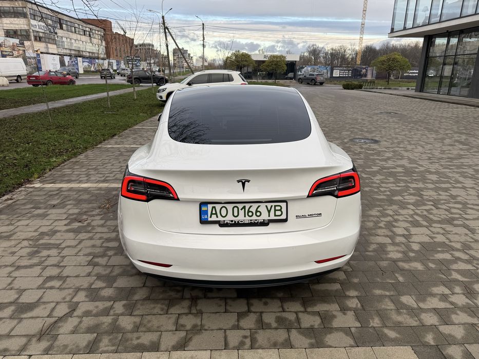 Tesla Model 3 рестайлінг 2021