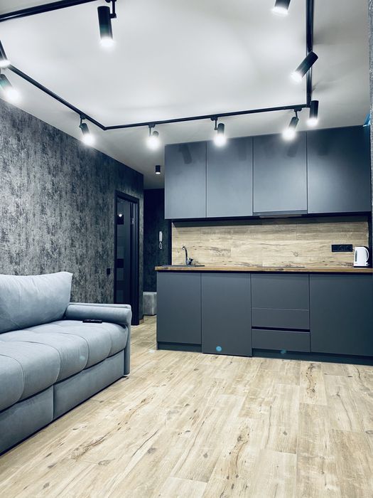 Подобово з РЕЗЕРВНИМ ЖИВЛЕННЯМ 2к -  LUX з джакузі в ЖК Рівер Парк