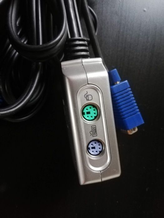 Przełącznik KVM z kablami