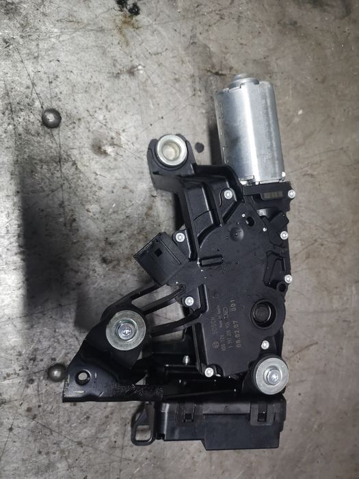 BMW E91 silnik silniczek wycierczki tył