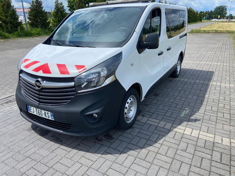 Opel Ambulans Karetka vivaro  dostawczy blaszak