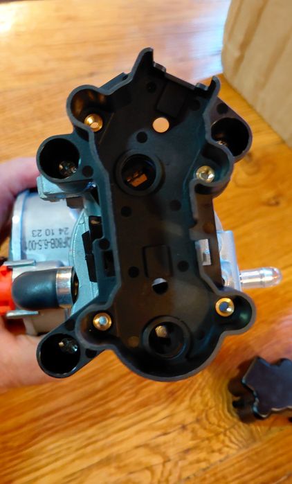 Газовий карбюратор до инверторного бензогенератора