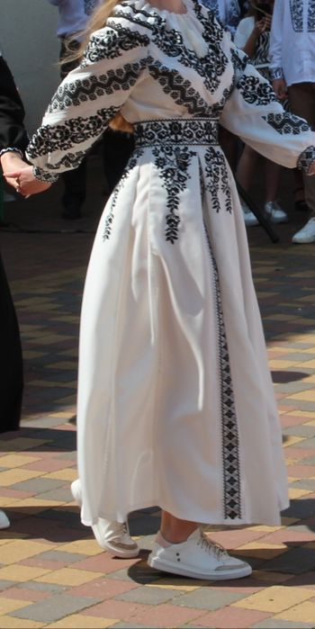 Вишите плаття ручної роботи