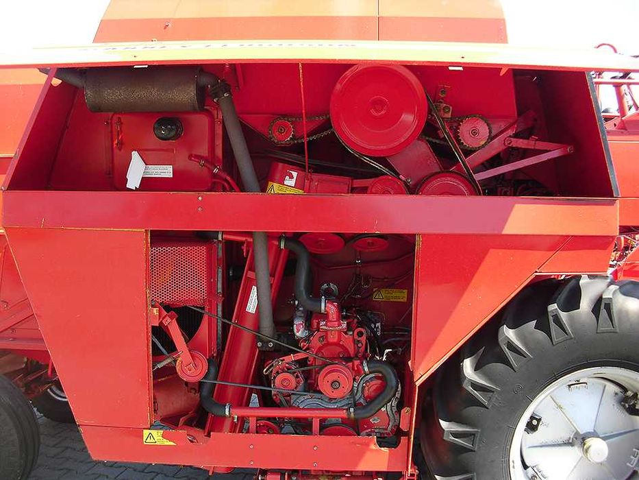 Зерноуборочный комбайн Massey Ferguson 330