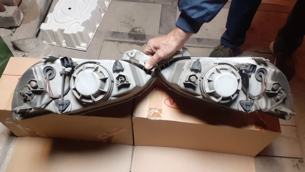 Фары Kia Clarus.