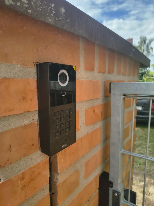 Napędy bram serwis napędów i bram wideodomofony montaz