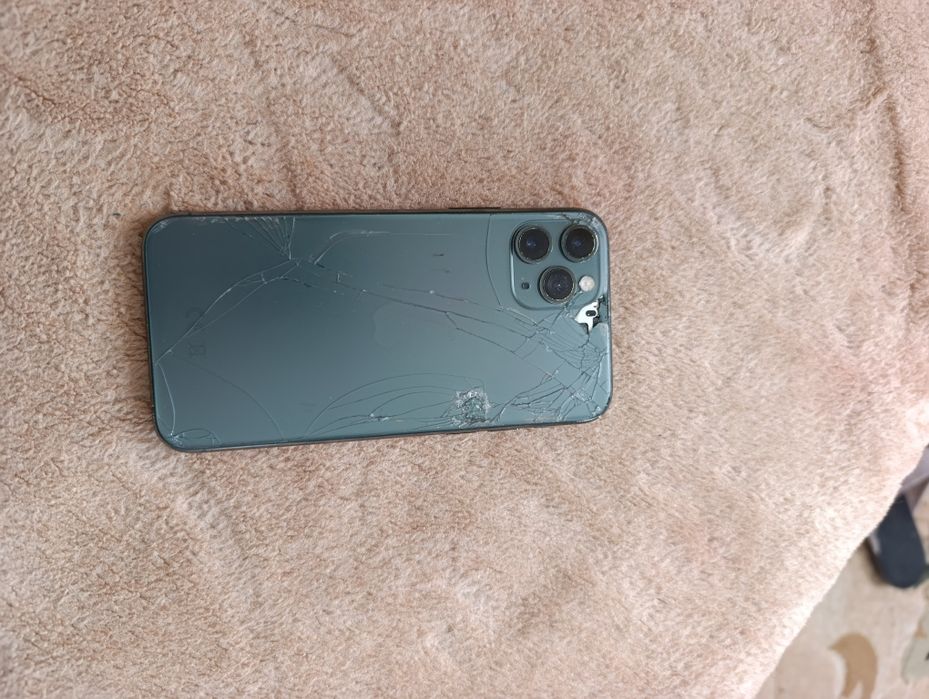 IPhone 11 Pro  на запчастини.