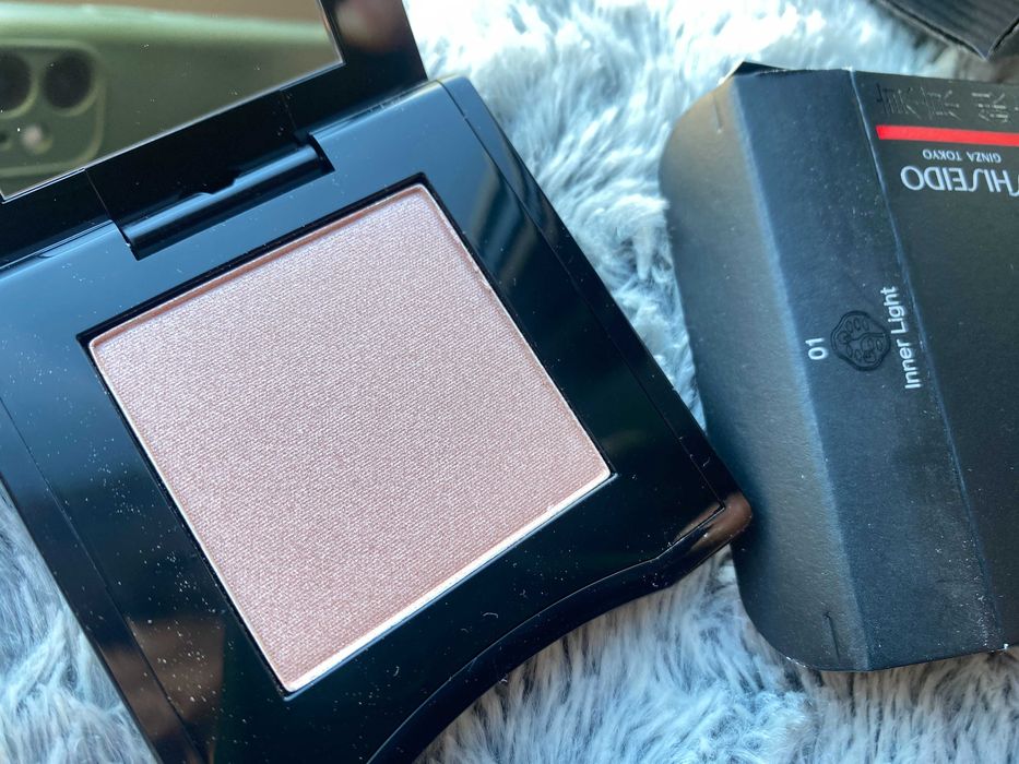 Оксамитові рум'яна-хайлайтер shiseido 01 inner light innerglow