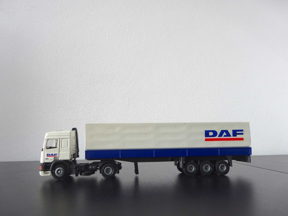 1:50 Tekno DAF 95 380 ATi Camião c/Reboque