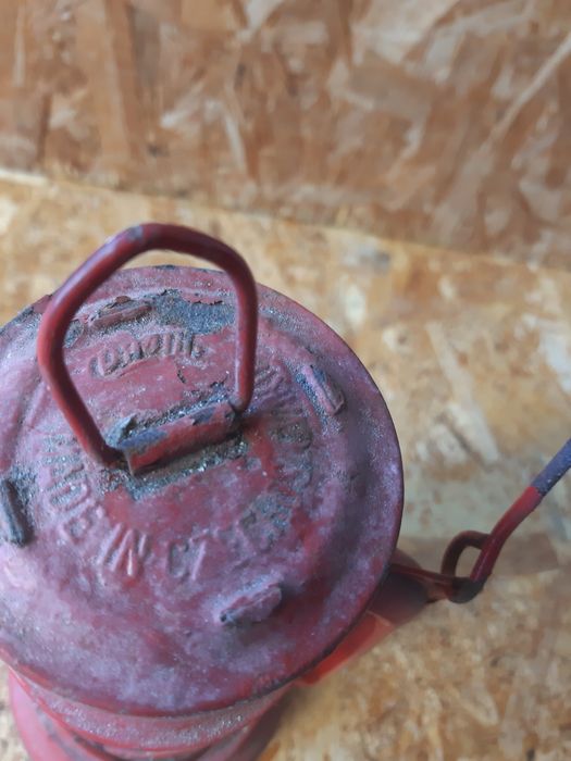 Candeeiro a petróleo antigo