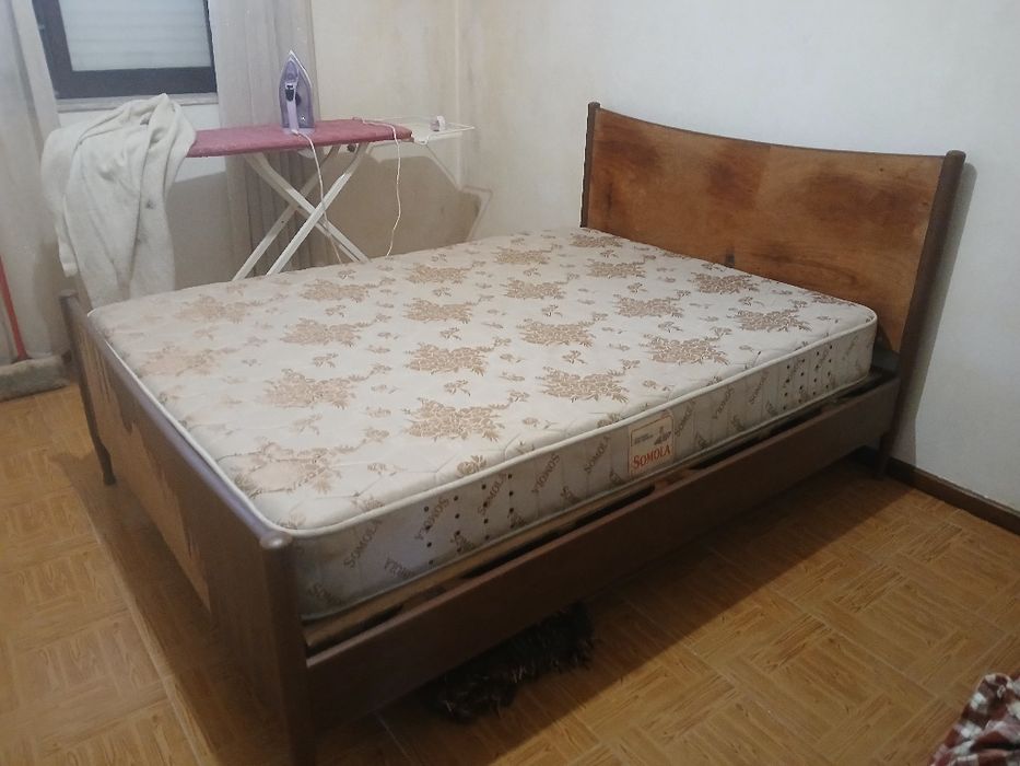 Cómoda  e cama de madeira  1.33x1.83