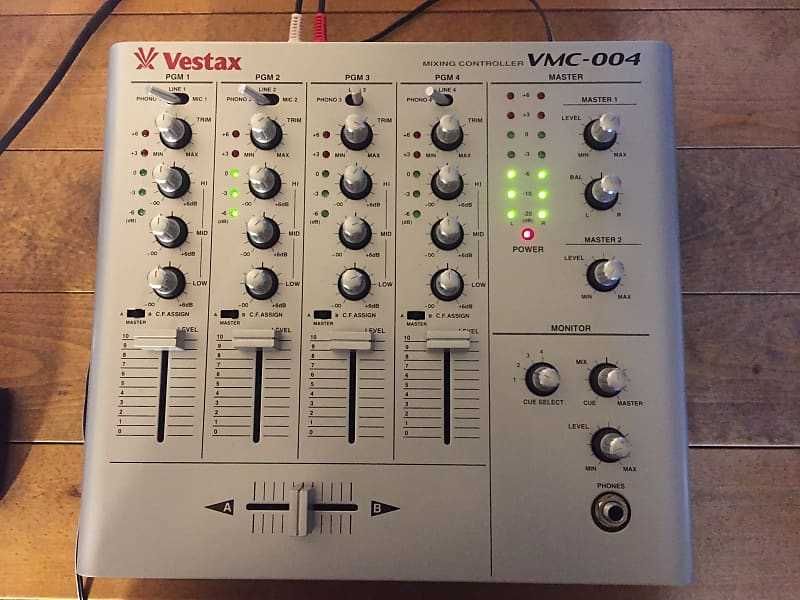 Pack DJ Completo — 2× Technics SL-DZ1200 + Mesa Vestax VMC-004