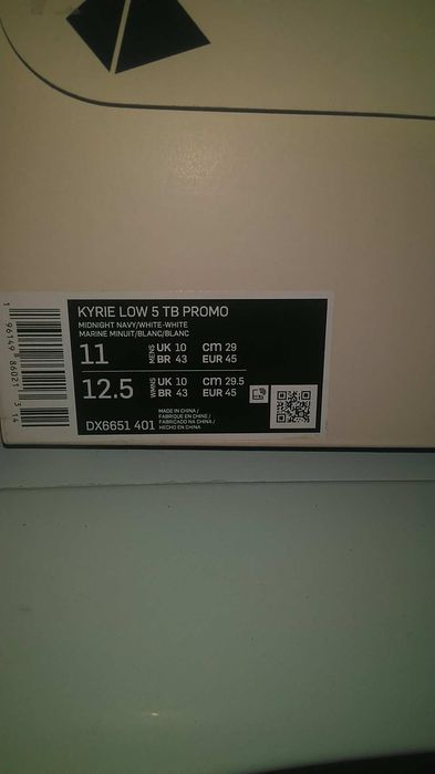 Boas estou a vender tênis Nike kyrie 5 low TB Black