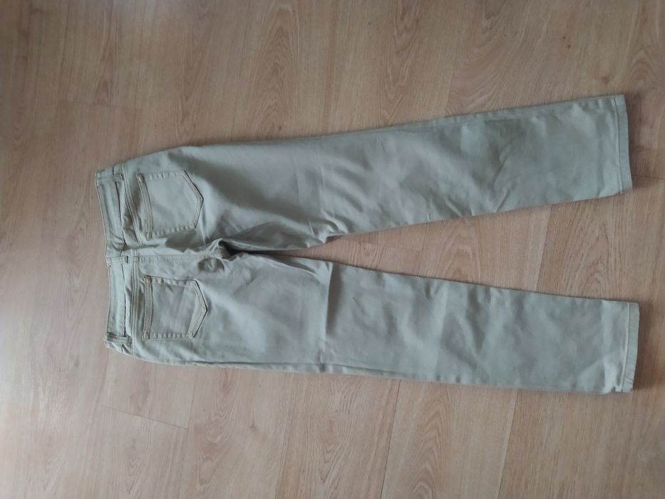 Beżowe spodnie damskie