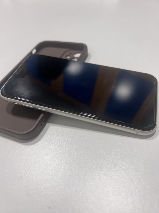 Iphone 11 branco com 64Gb, recondicionado.