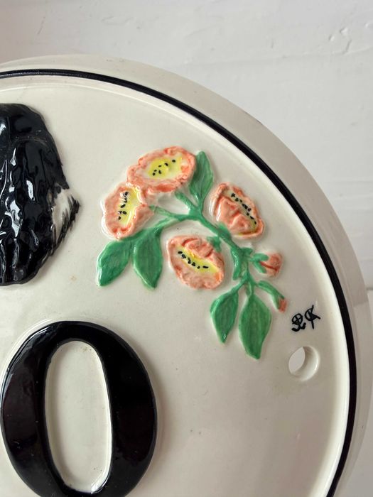 Ceramiczna tabliczka z numerem domu. Tablica adresowa. Spaniel. Adres.