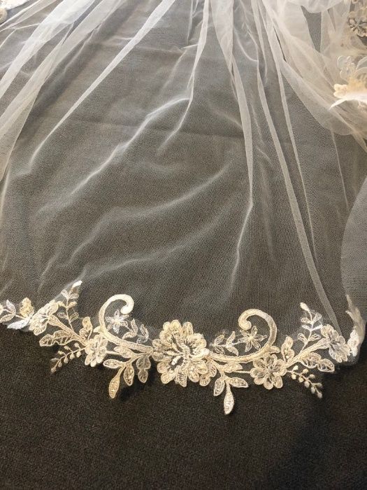 Piękna suknia ślubna w kolorze ecru