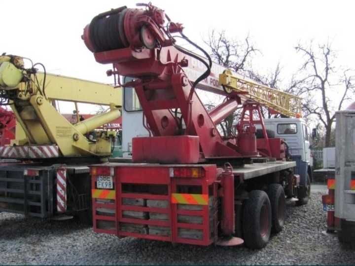 Dźwig teleskopowy 18 ton bocian wysięg 21+6 Rok budowy 1990