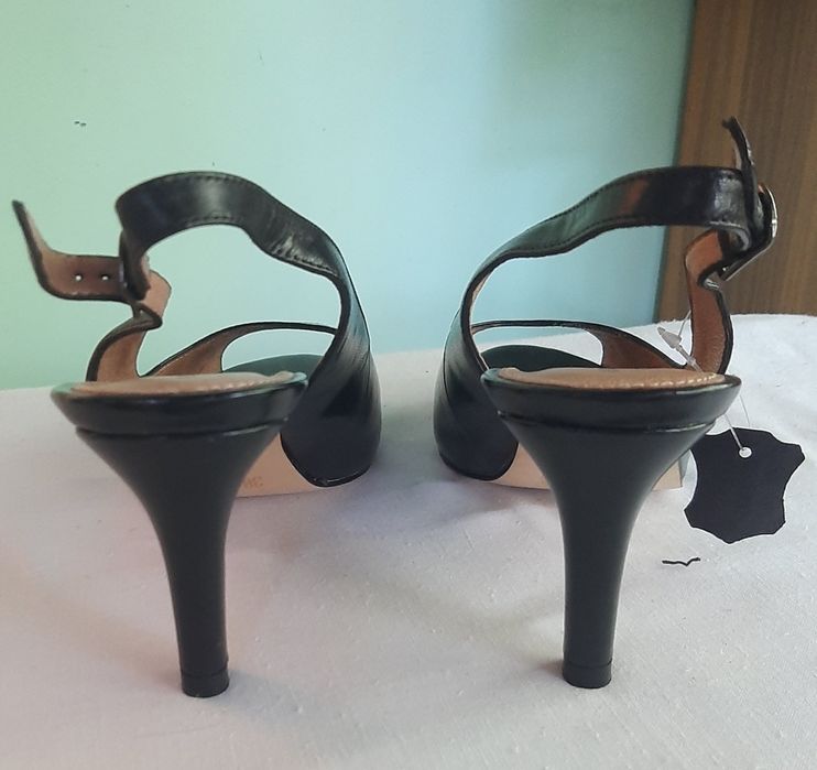 Босоніжки шкіряні розмір 38 розмір 39