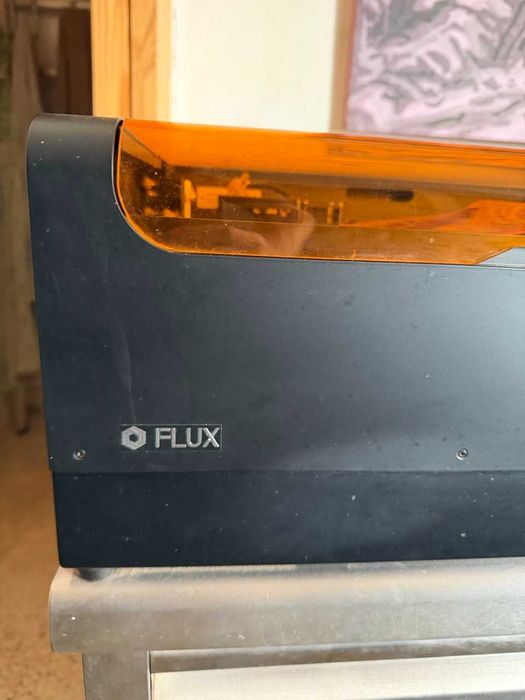Máquina de Corte e Gravação a Laser FLUX + Acessórios